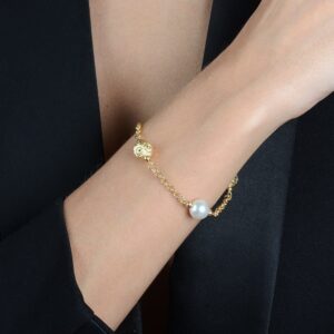 Pulseira  Elo Português com Pérolas e Esferas Vazadas